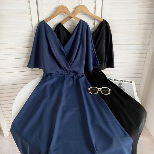 Short-Sleeve V-Neck Plain Bow Back Midi A-Line Dress mySite