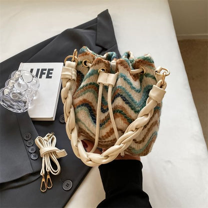 Twisted Strap Wavy Striped Bucket Bag / Bag Charm / Set SpreePicky