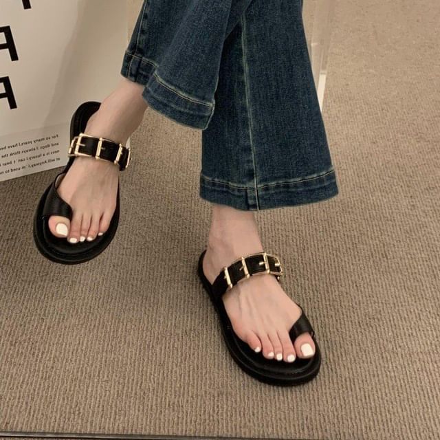 Buckled Toe Loop Sandals SpreePicky