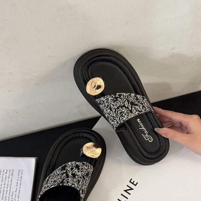 Platform Floral Print Metal Accent Toe Loop Slide Sandals SpreePicky