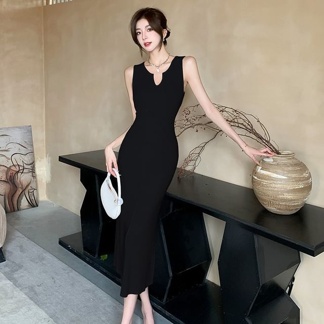 Sleeveless Notch Neck Plain Midi Sheath Dress mySite