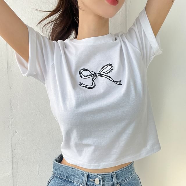 Short-Sleeve Round Neck Bow Embroidered Tee SpreePicky