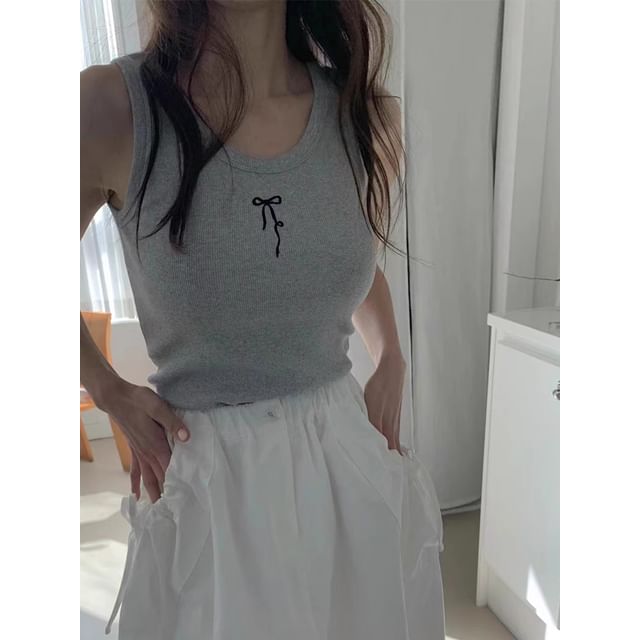 Scoop Neck Bow Embroidered Tank Top SpreePicky