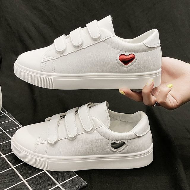 Casual Sneakers With Heart-Shaped Decor SpreePicky