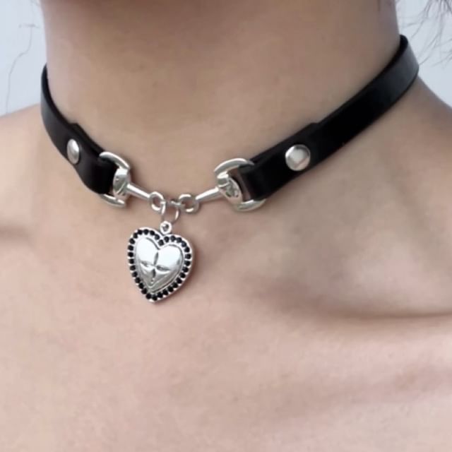 Heart Pendant Faux Leather Choker SpreePicky