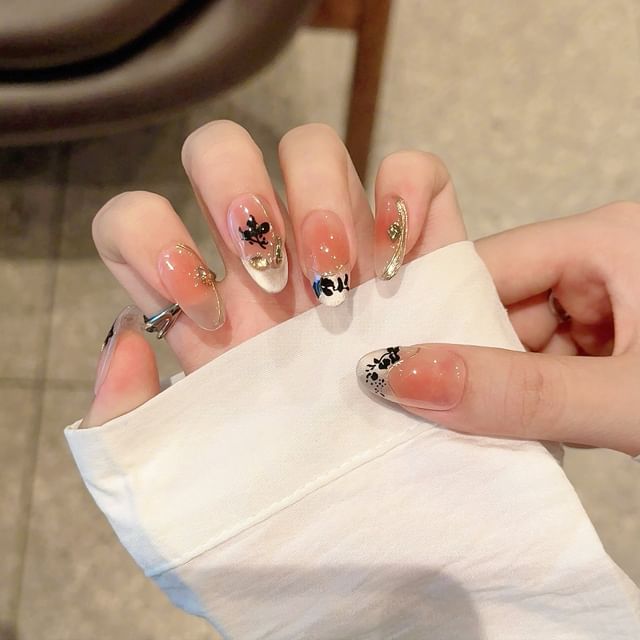 Leaf Press On Nail (Various Designs) SpreePicky