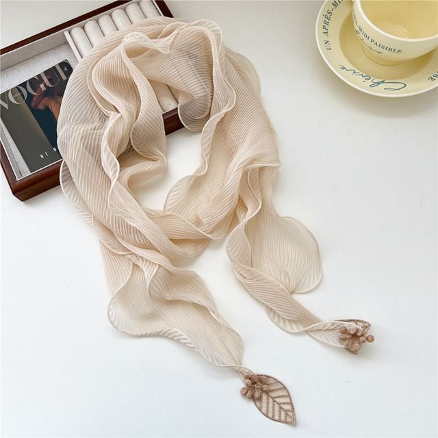 Leaf Detail Ribbed Ruffle Scarf SpreePicky