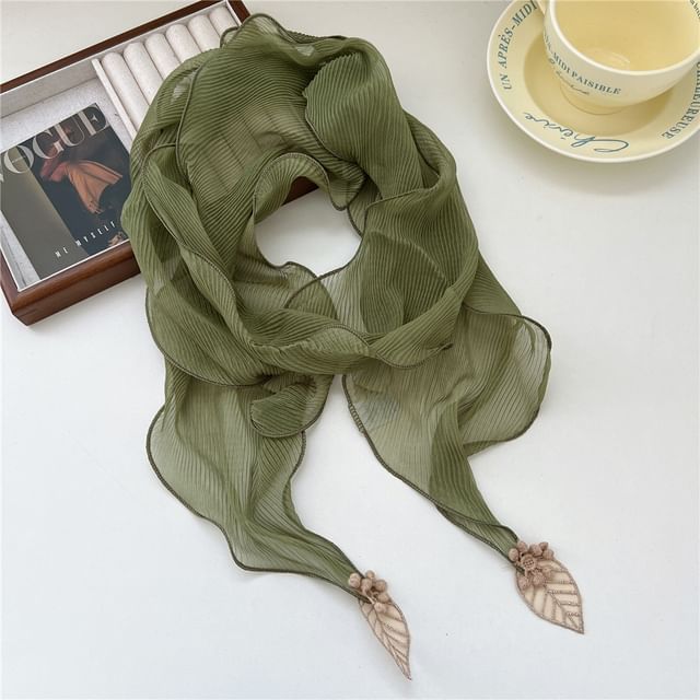 Leaf Detail Ribbed Ruffle Scarf SpreePicky