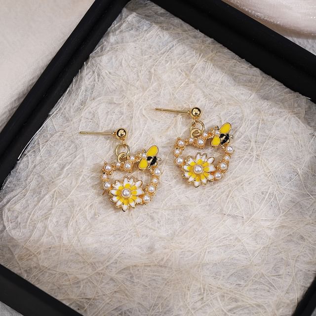 Floral Faux Pearl Bee Alloy Drop Earring SpreePicky