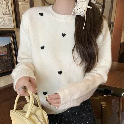 Round Neck Plain Heart Applique Sweater mySite