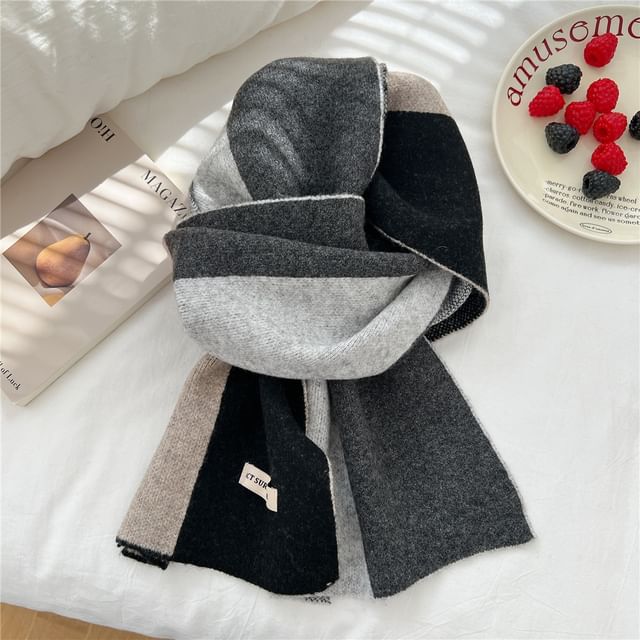 Two-Tone Label Applique Scarf SpreePicky