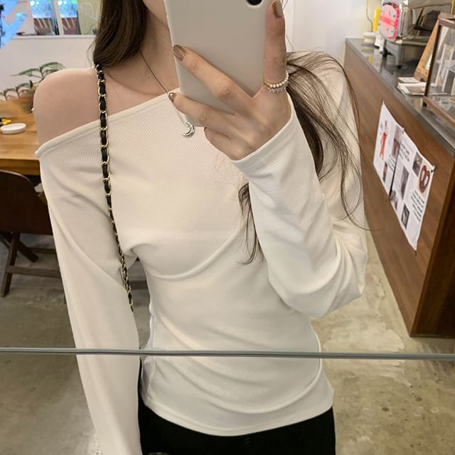 Long-Sleeve Off-Shoulder Plain Slit Slim Fit Tee SpreePicky