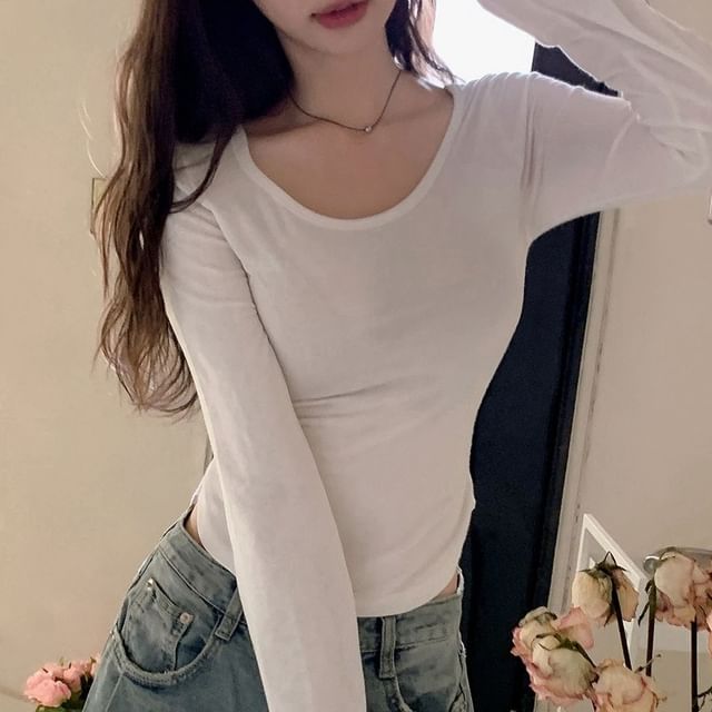 Long-Sleeve Scoop Neck Plain Slim Fit Crop Tee SpreePicky