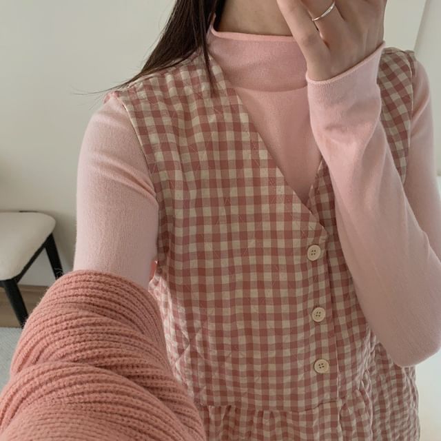 Long-Sleeve Mock Neck Plain Tee / V-Neck Gingham Quilted Half-Buttoned Midi Jumper Dress SpreePicky