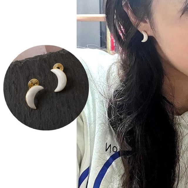 / Earring Ear Clip-On Moon Stud FashionChic