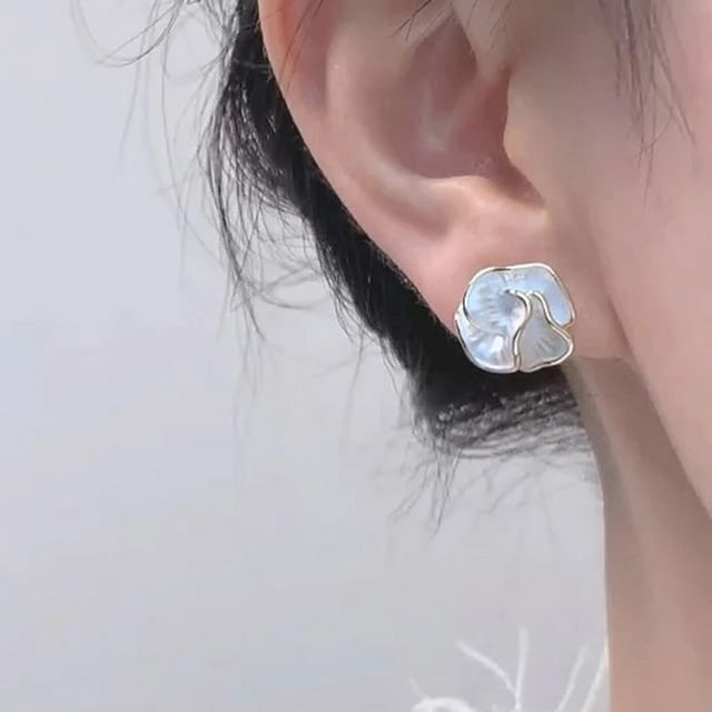 / Clip-On Stud Earring Flower FashionChic