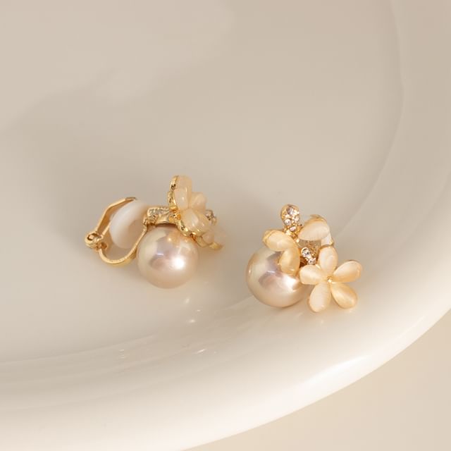 / Cuff Stone Faux (Various Earring Floral Designs) Stud Cat Pearl Ear Eye Alloy FashionChic