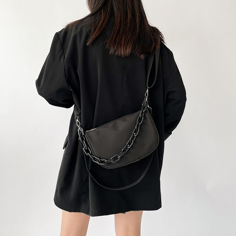 Fashion Black Acrylic Chain Crossbody Bag modakawa