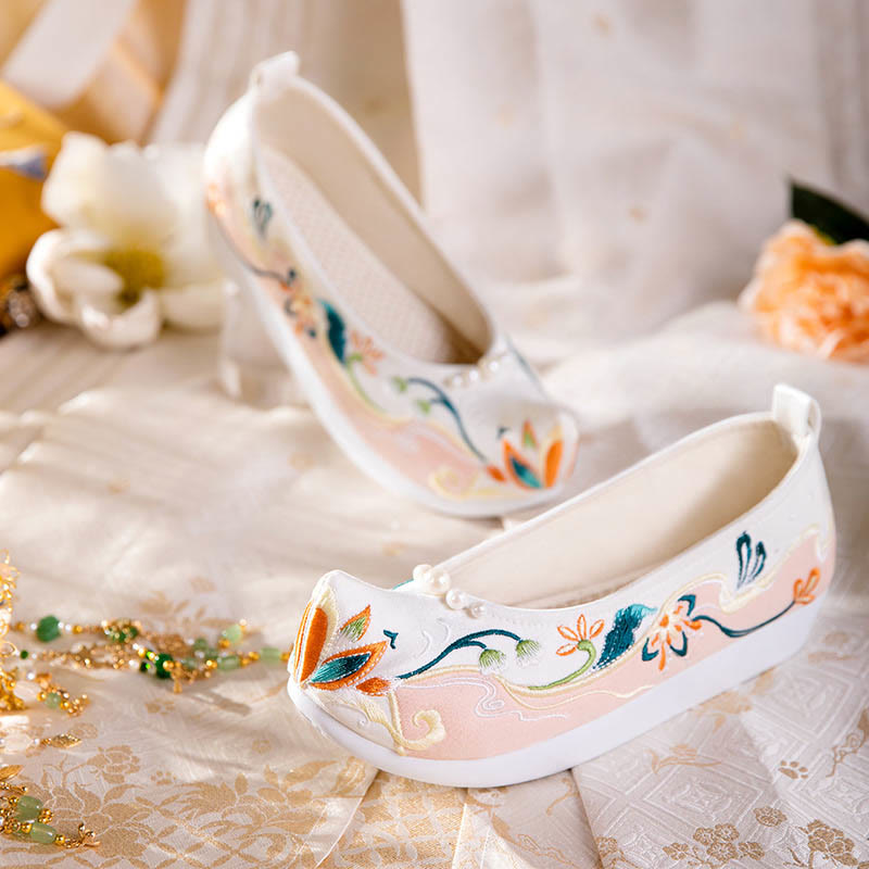 Sweet Retro Pearl Decor Floral Embroidery Shoes modakawa