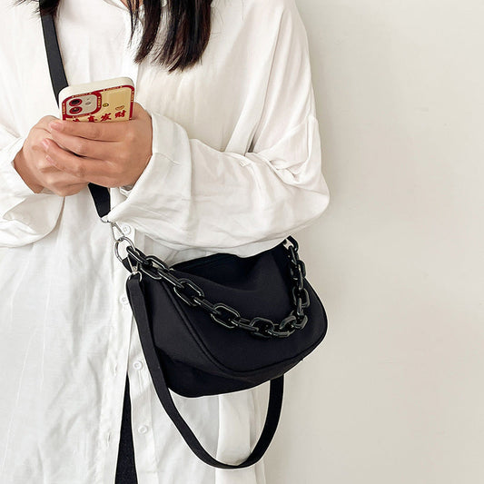 Fashion Black Acrylic Chain Crossbody Bag modakawa