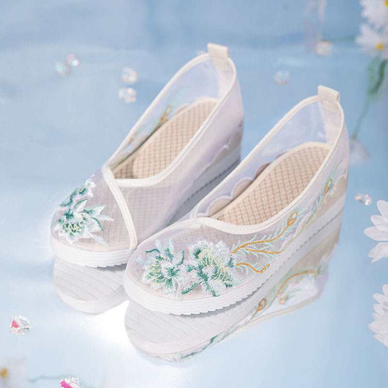 Blue Floral Embroidery Flat Mesh Shoes modakawa